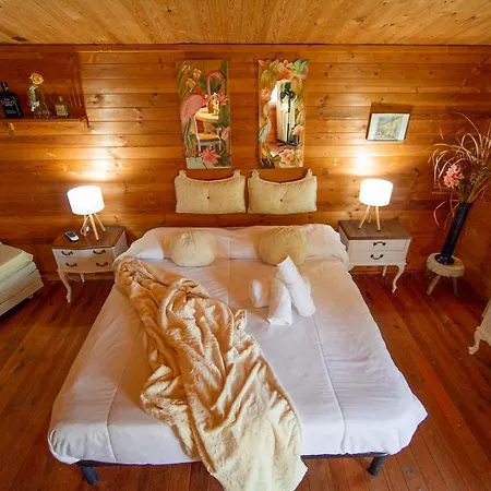 El Blanco - Romantica Cabana De Madera Bed & Breakfast